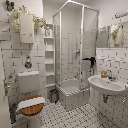 & Lift - Hoeft Apartment